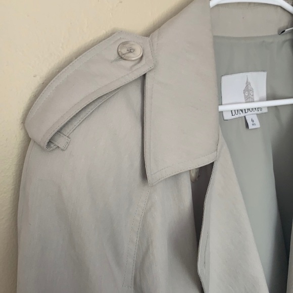 London Fog trench coat - Picture 3 of 7